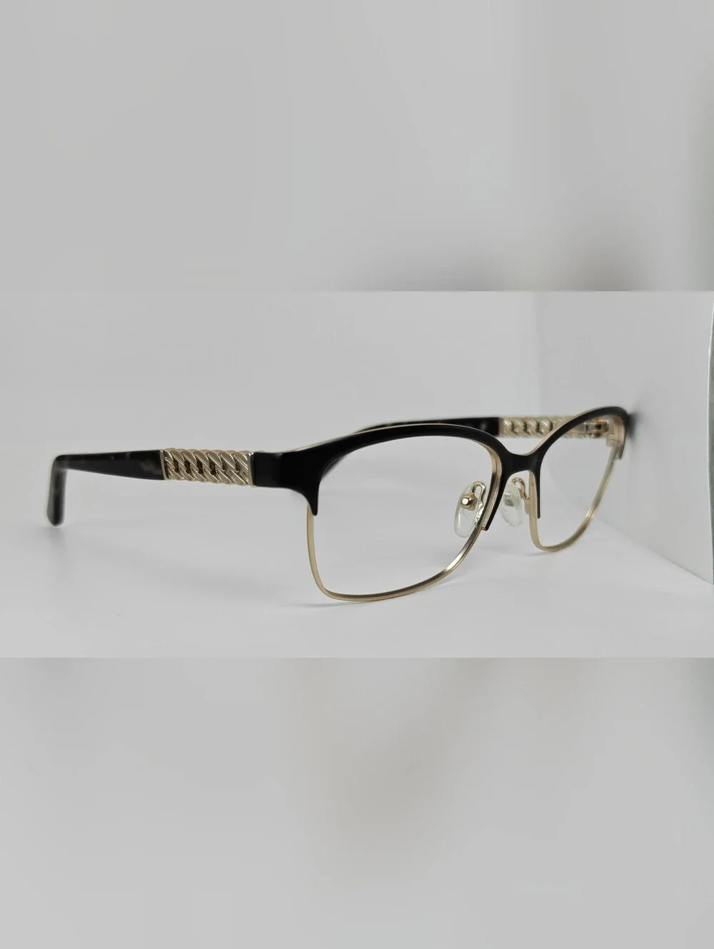 Oscar De La Renta. Women's Matte Black and Gold Semi-Rim Cat-Eye Glasses.